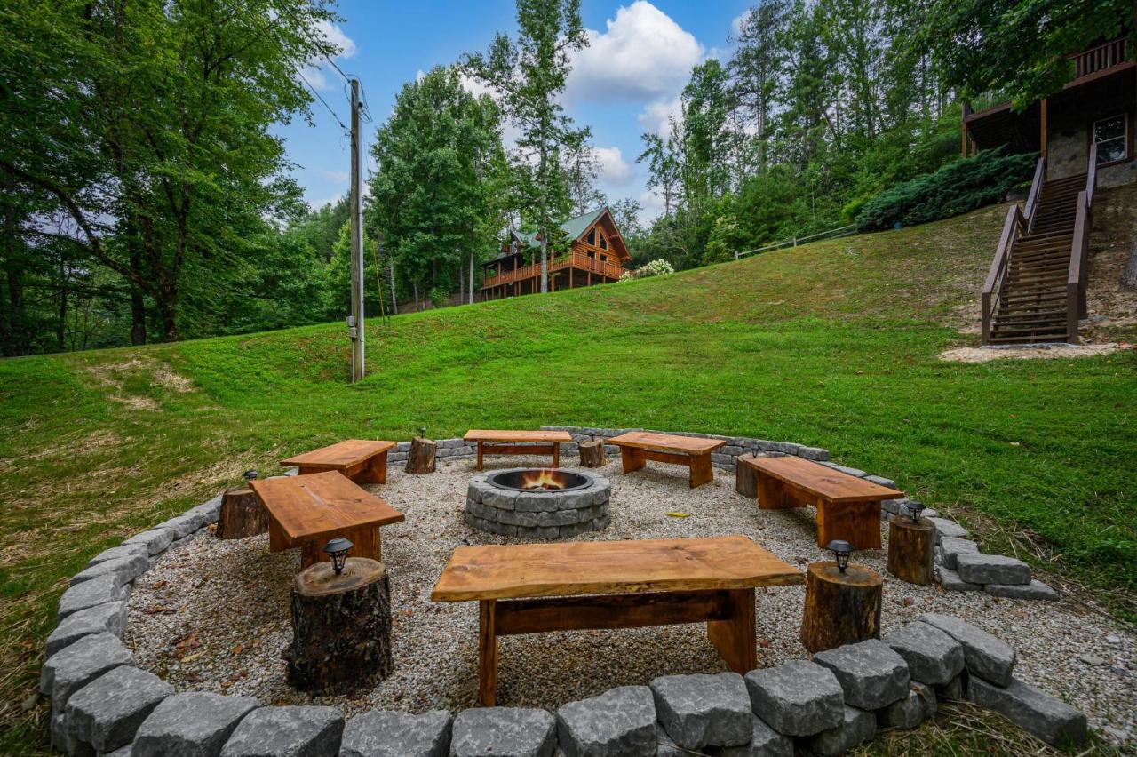 Relaxation Retreat - Large Family Cabin - Wifi, Fire Pit, Game Room With Pool Table And More Sevierville Eksteriør bilde