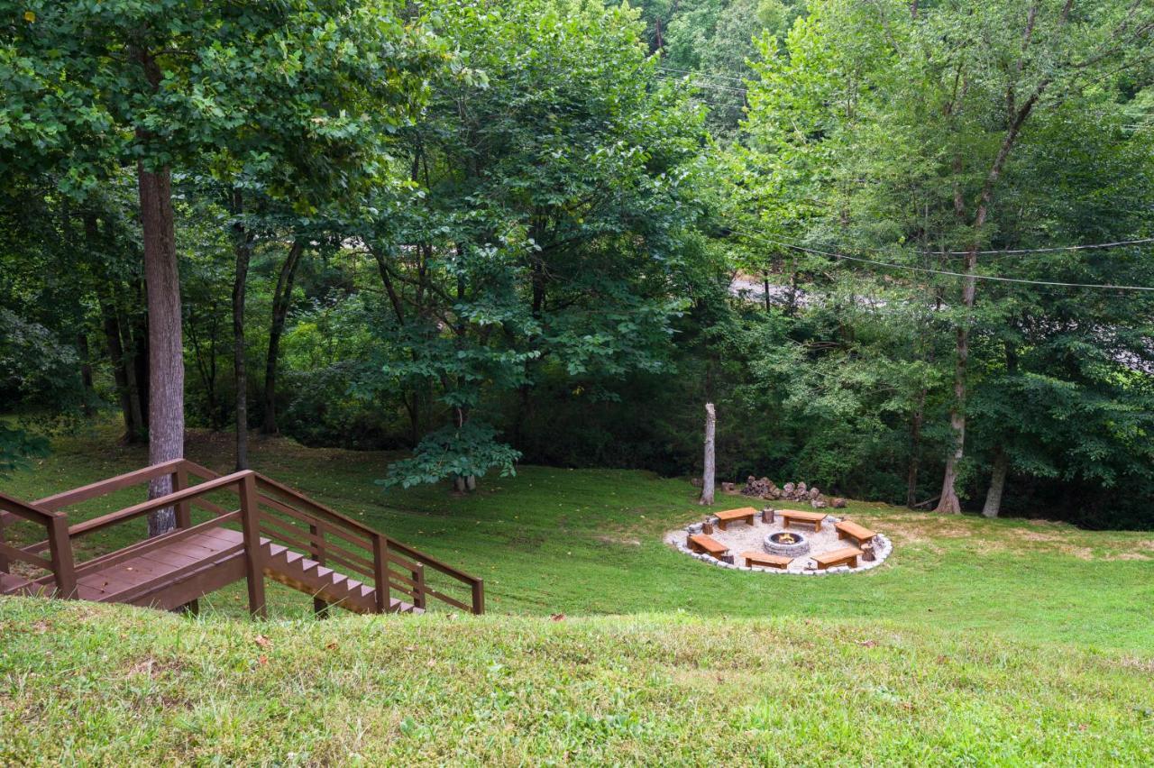 Relaxation Retreat - Large Family Cabin - Wifi, Fire Pit, Game Room With Pool Table And More Sevierville Eksteriør bilde