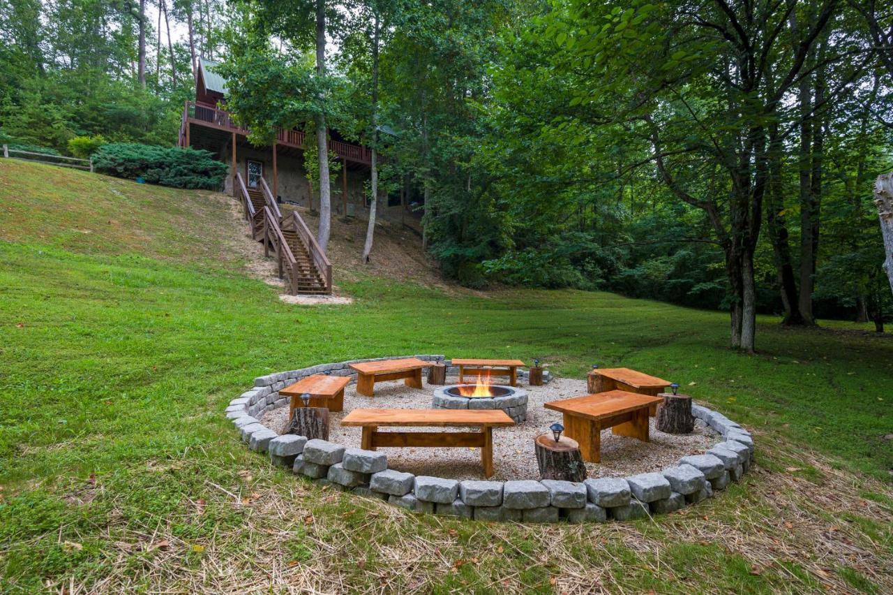 Relaxation Retreat - Large Family Cabin - Wifi, Fire Pit, Game Room With Pool Table And More Sevierville Eksteriør bilde