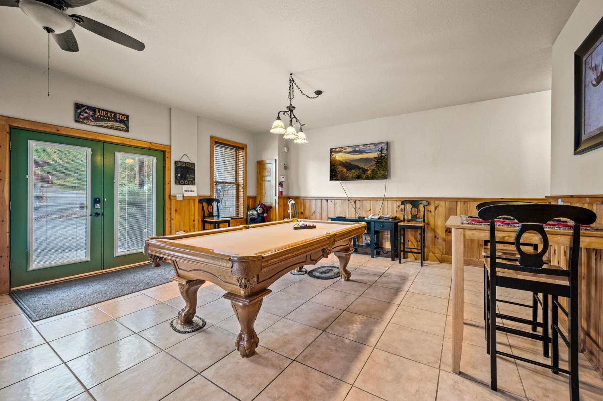 Relaxation Retreat - Large Family Cabin - Wifi, Fire Pit, Game Room With Pool Table And More Sevierville Eksteriør bilde